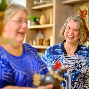 Irene met cliënt Sius op locatie Petershof